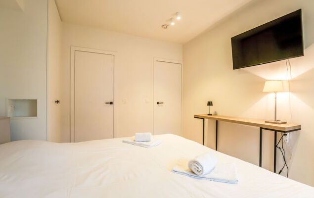 Chateauneuf with parking - Photo 16